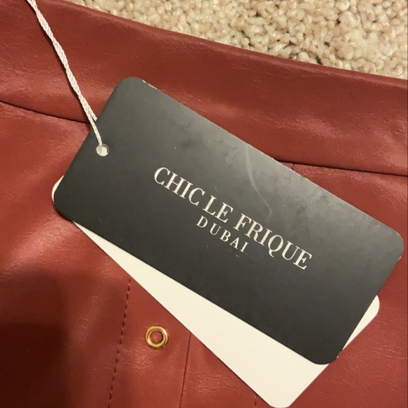 Gorgeous mini skirt with golden Accent - Picture 2 of 4